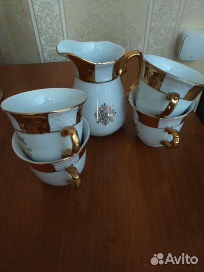 Фарфоровые чашки и молочник Чехословакия