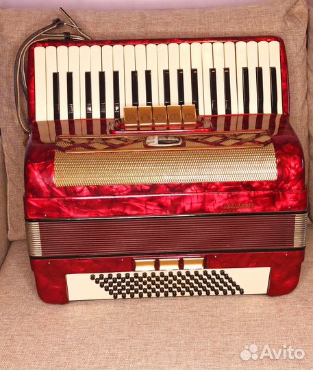 Аккордеон немецкий продам