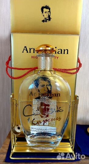 Бутылка и коробка из под коньяка Чаренц