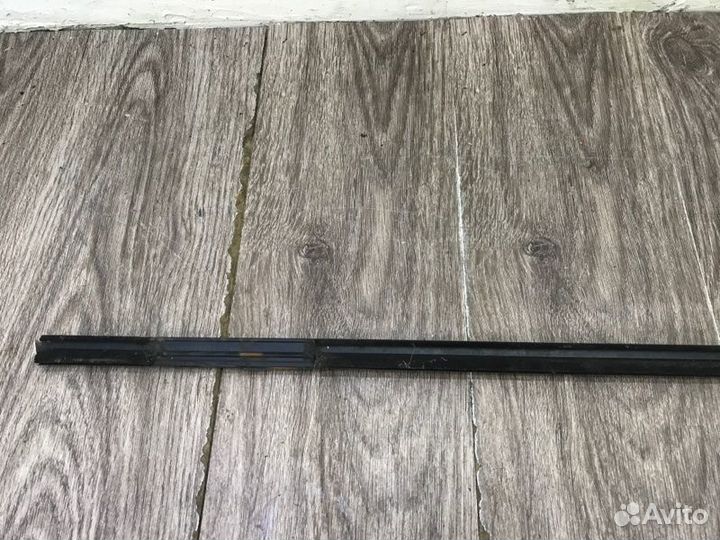 Молдинг стекла двери передний левый Opel Astra J