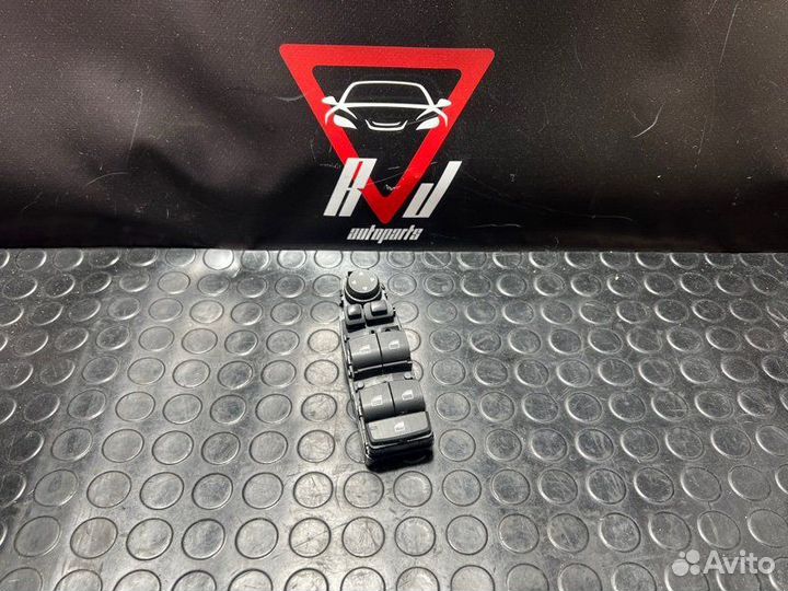 Блок стеклоподъёмников Bmw 520D F10LCI N47D20C