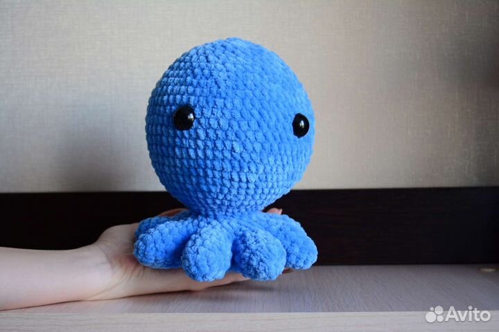 Вязаный плюшевый осьминог