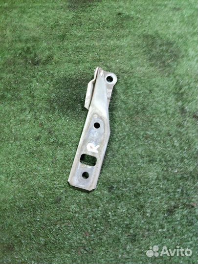 Петля капота правая Volkswagen Golf 4 AKL 1999