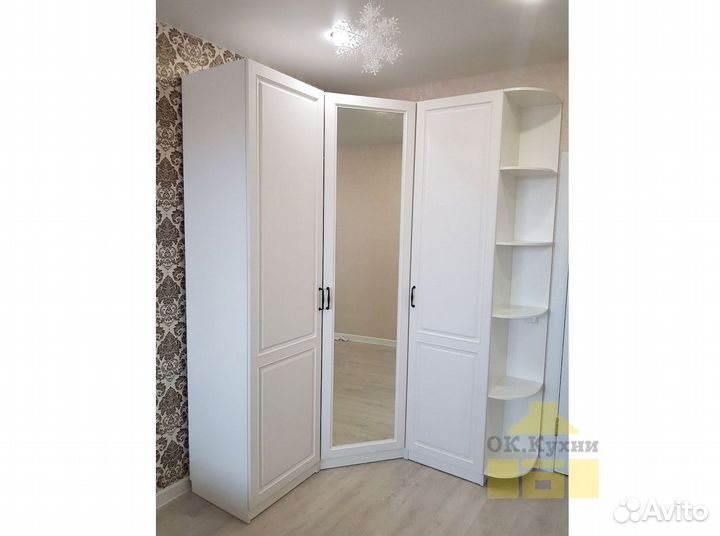 Шкаф с зеркалом