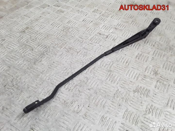 Поводок стеклоочистителя правый VW Passat B5+