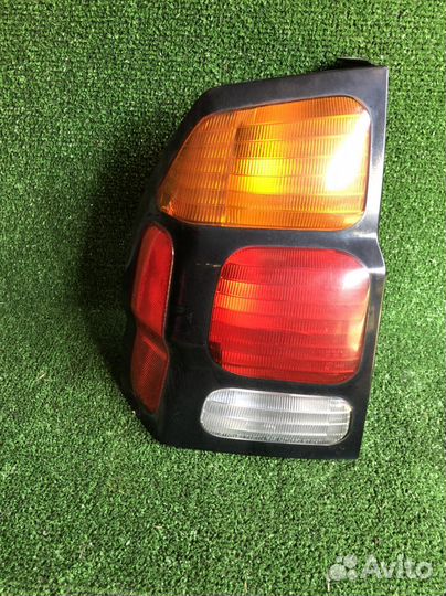 Фонарь левый mitsubishi montero pajero sport