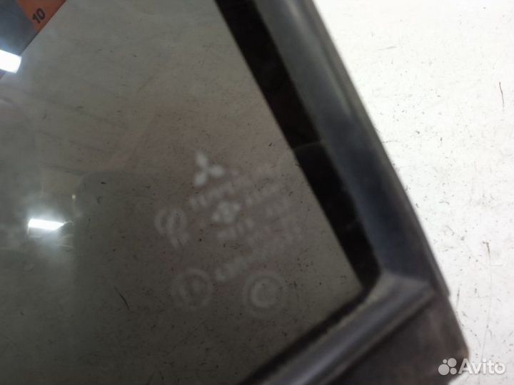 Стекло двери задней левой Mitsubishi Pajero 3 3.5