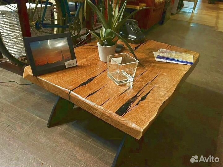 Низкий столик из массива