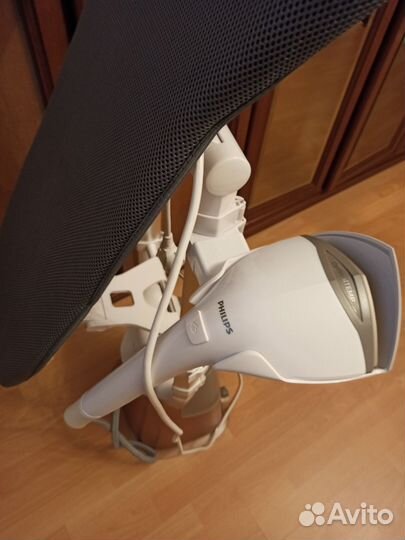 Отпариватель вертикальный для одежды Philips GC627