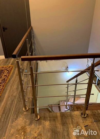 Облицовка лестничного металлокаркаса деревом