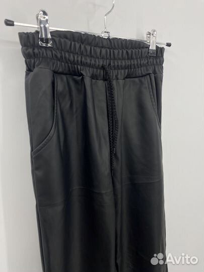 Брюки из экокожи