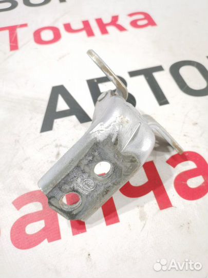 Петля двери передняя левая Hyundai Santa Fe 2.4