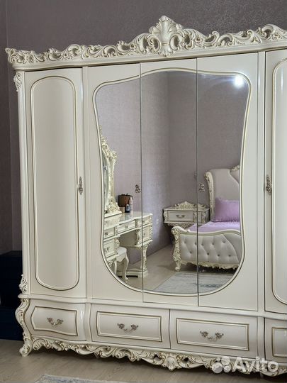 Спальный гарнитур