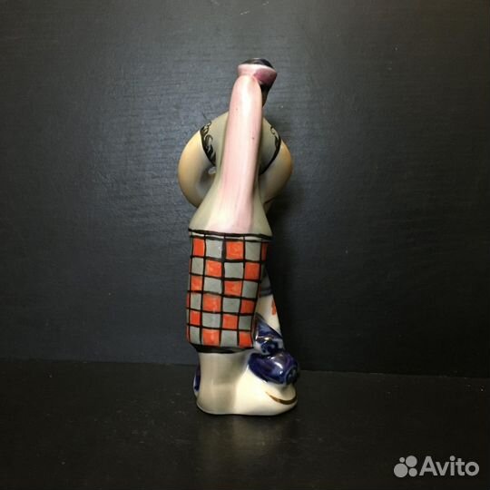 Фарфоровая статуэтка Торговка 