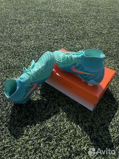Футбольные бутсы nike