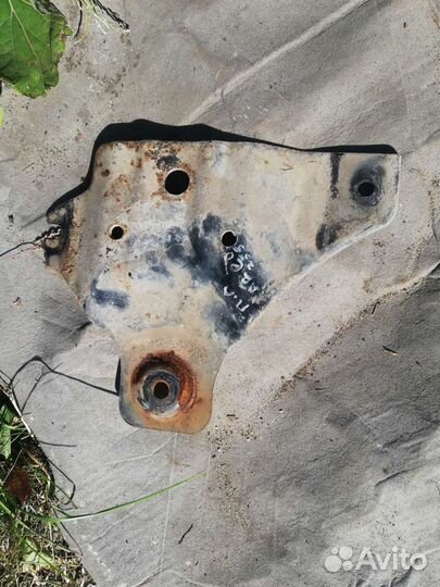 Крышка подрамника Шевроле Авео Т255