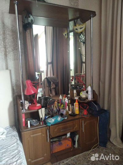 Трюмо с зеркалом