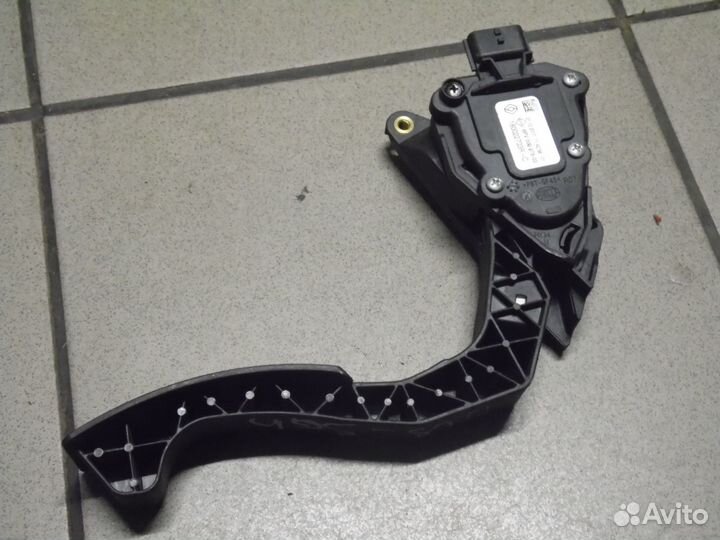 Педаль газа Рено Логан Сандеро Ларгус