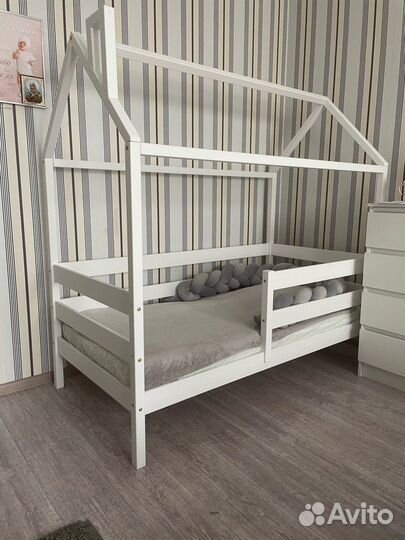 Детская кровать домик