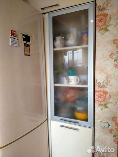 Кухонный гарнитур с вытяжкой и раковиной