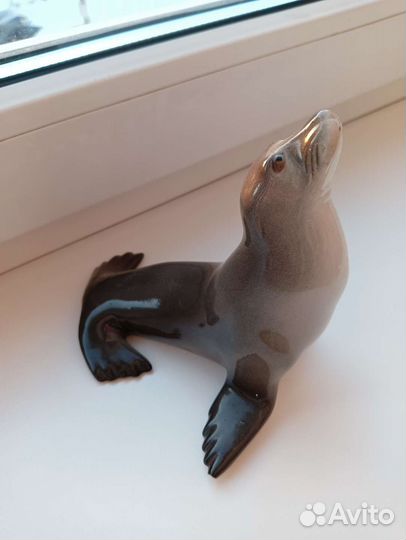 Фарфоровая статуэтка