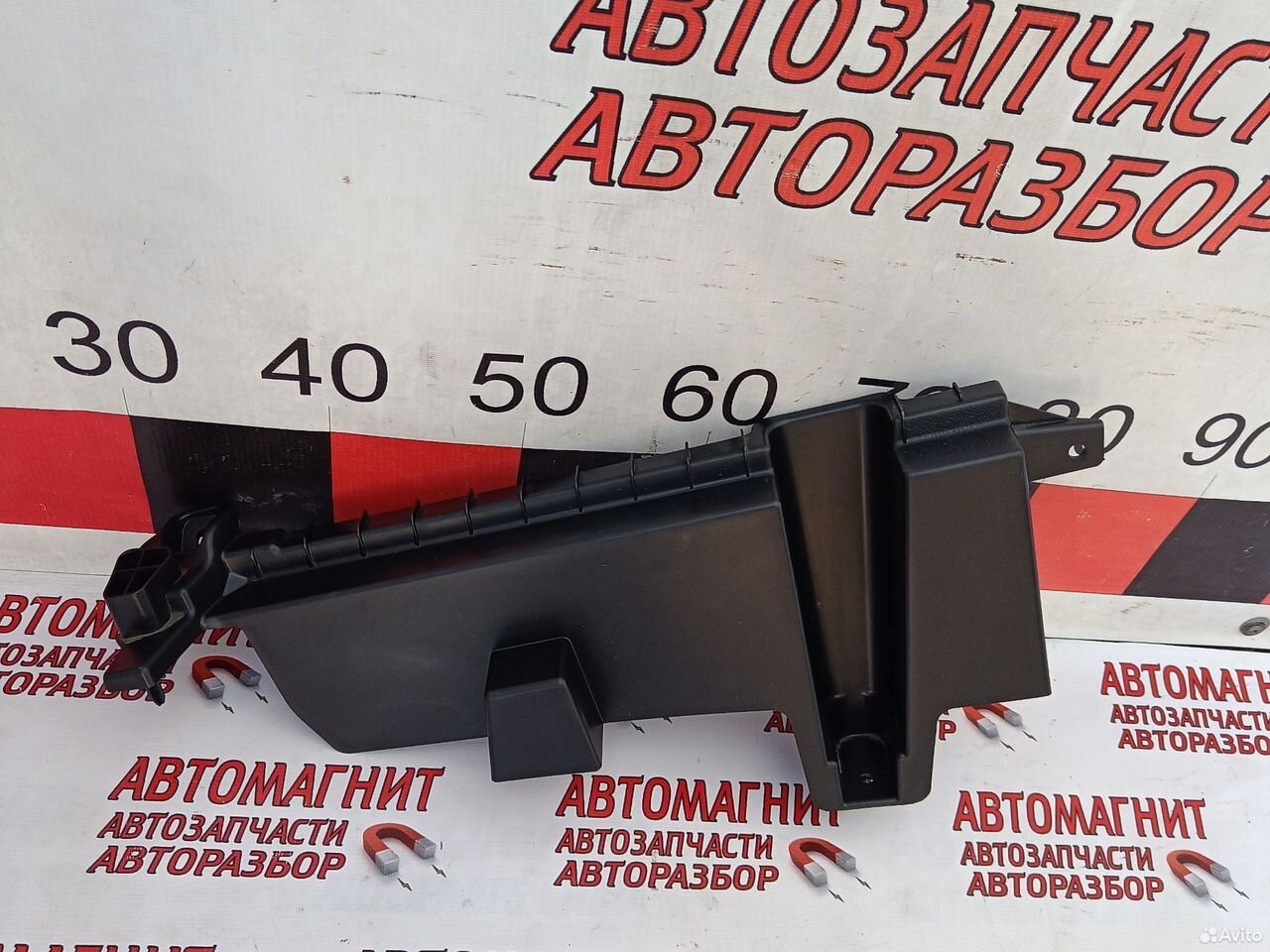 Накладка багажника левая Lixiang L9