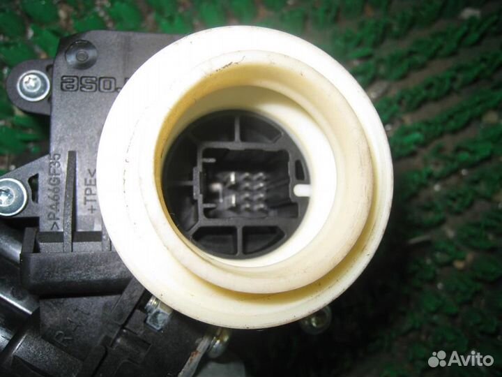 Стеклоподъемник передний правый Toyota Avensis T2