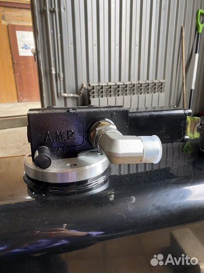 Распределитель масляный самосвальный