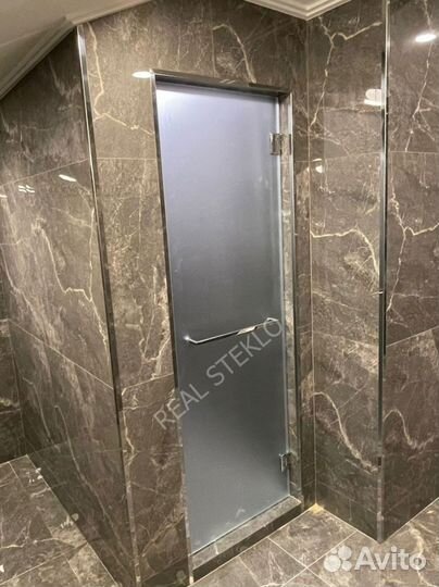 Распашные стеклянные двери