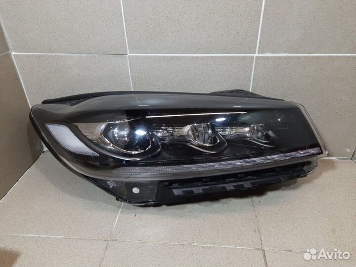 Фара правая Kia Sorento UM