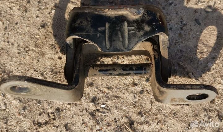 Петля задней левой двери верхняя Land Cruiser 100