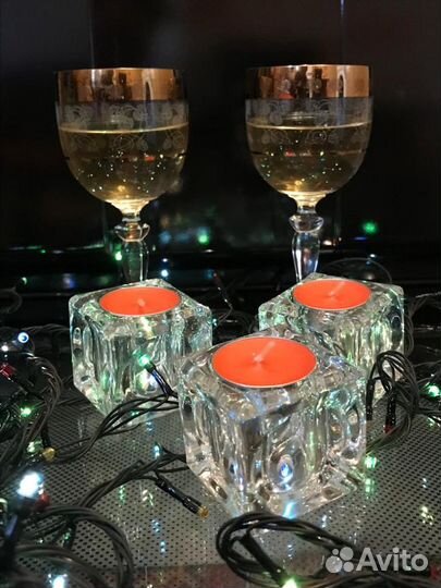 Подсвечники со свечами Листайте