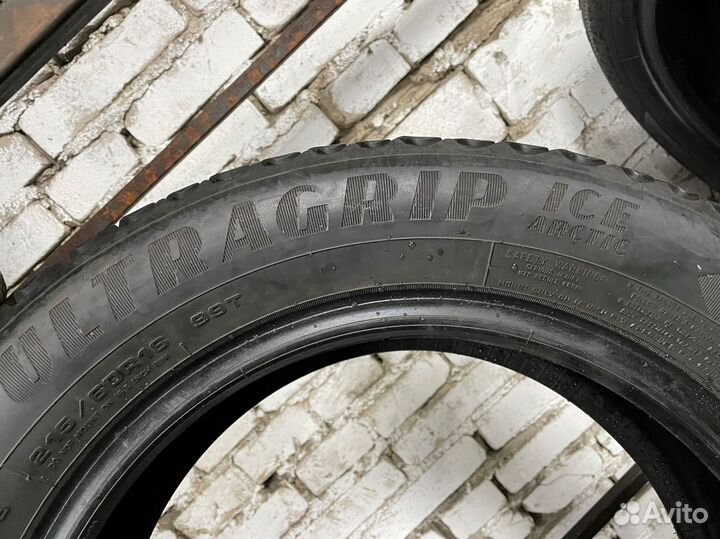 Goodyear Ultragrip Ice Arctic 215/60 R16