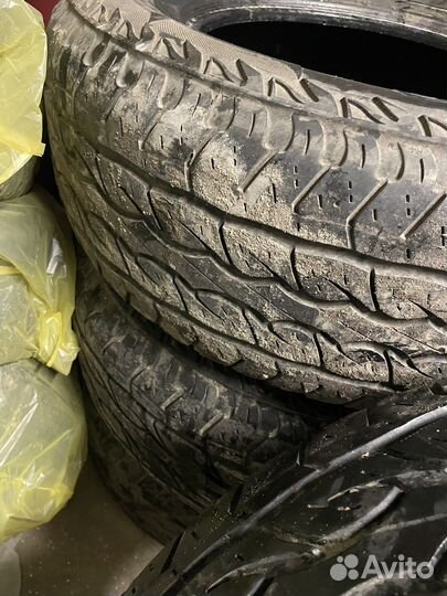 Kumho Road Venture AT 825 265/65 R17