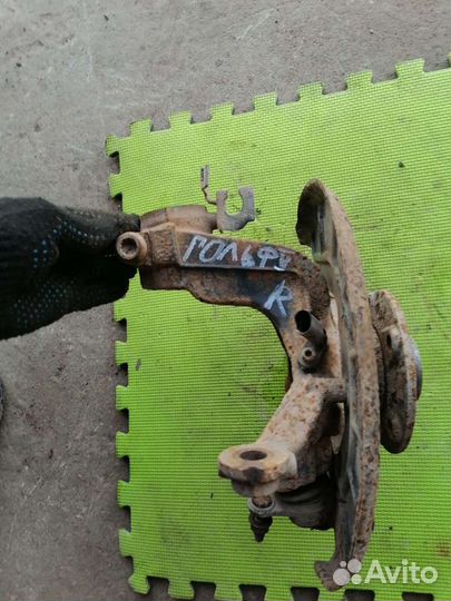 Кулак поворотный правый Фольксваген Гольф 5 плюс