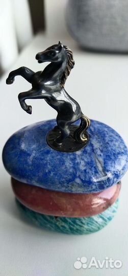 Фигурка серебро, камни с вкраплением золота