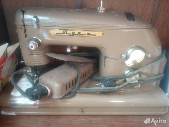 Швейная машина 
