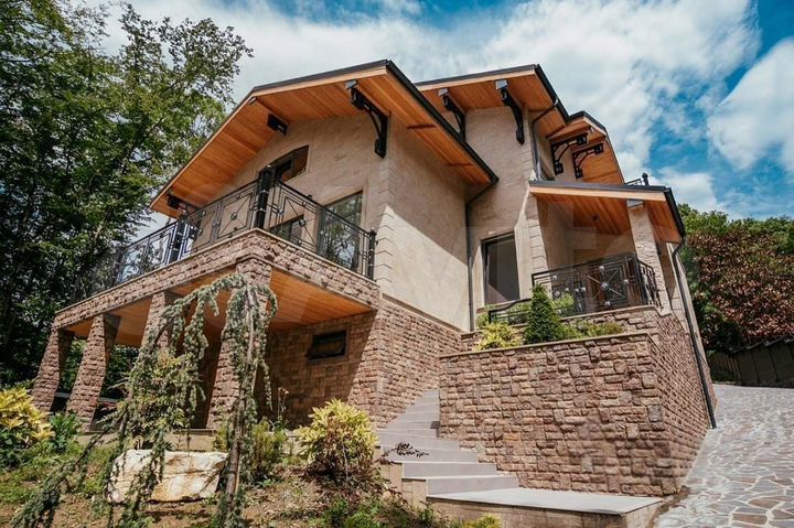 Дом 350 м² на участке 10 сот.