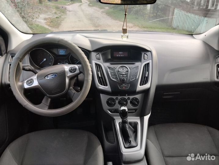 Ford Focus 1.6 МТ, 2012, битый, 262 000 км