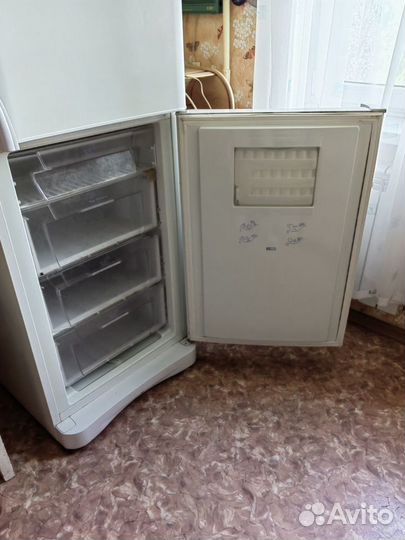 Холодильник бу Indesit c236g