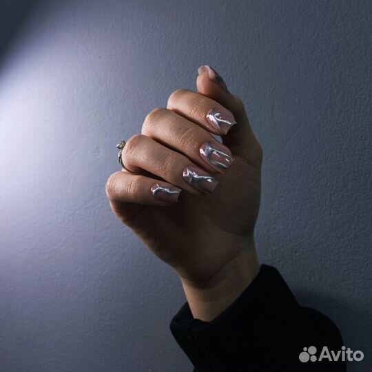 Маникюр в салоне