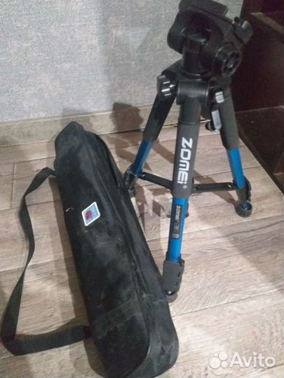 Штатив для видеокамеры