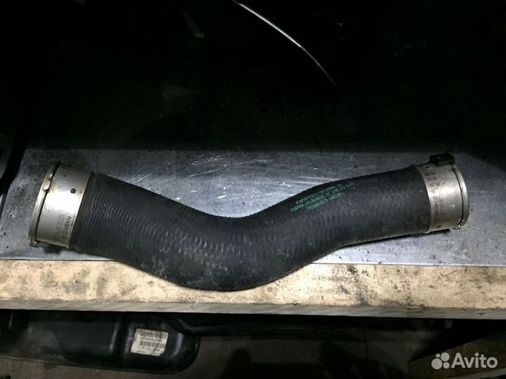 Патрубок интеркулера бмв ф10 ф07 13718672108