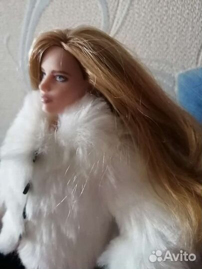 Коллекционная кукла barbie