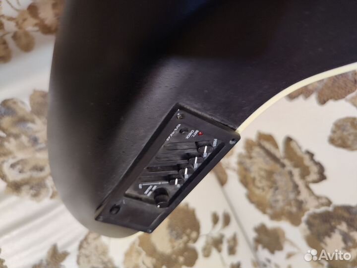 Гитара Feeling копия Ovation, струны новые есть