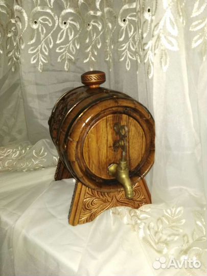 Бачонок дубовый резной