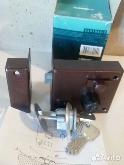 Замок дверной