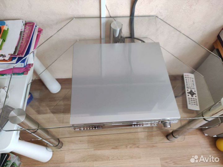 Стеклянная тумба под тв