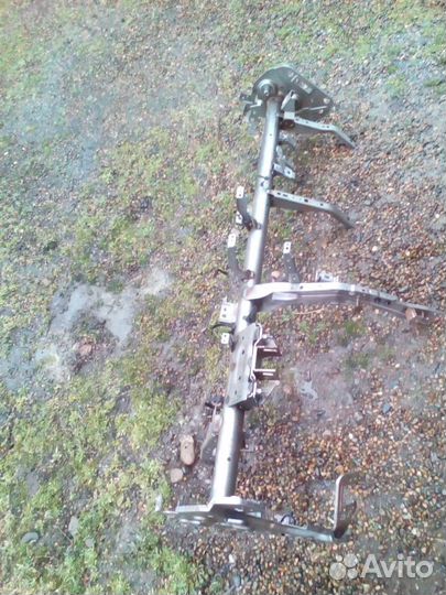 Крепление,балка под парприз торпедо Ниссан Жук