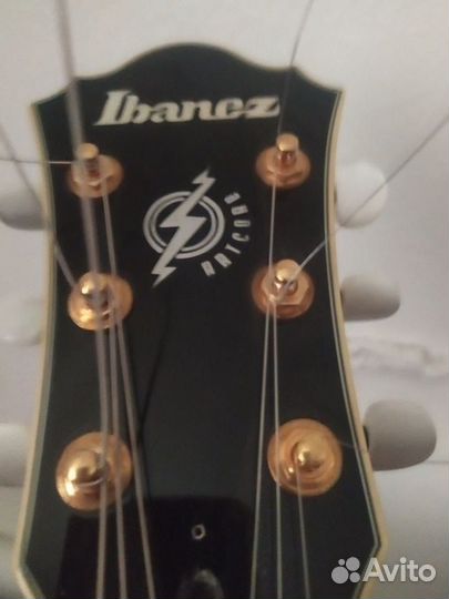 Полуакустическая гитара ibanez с машинкой бигсби